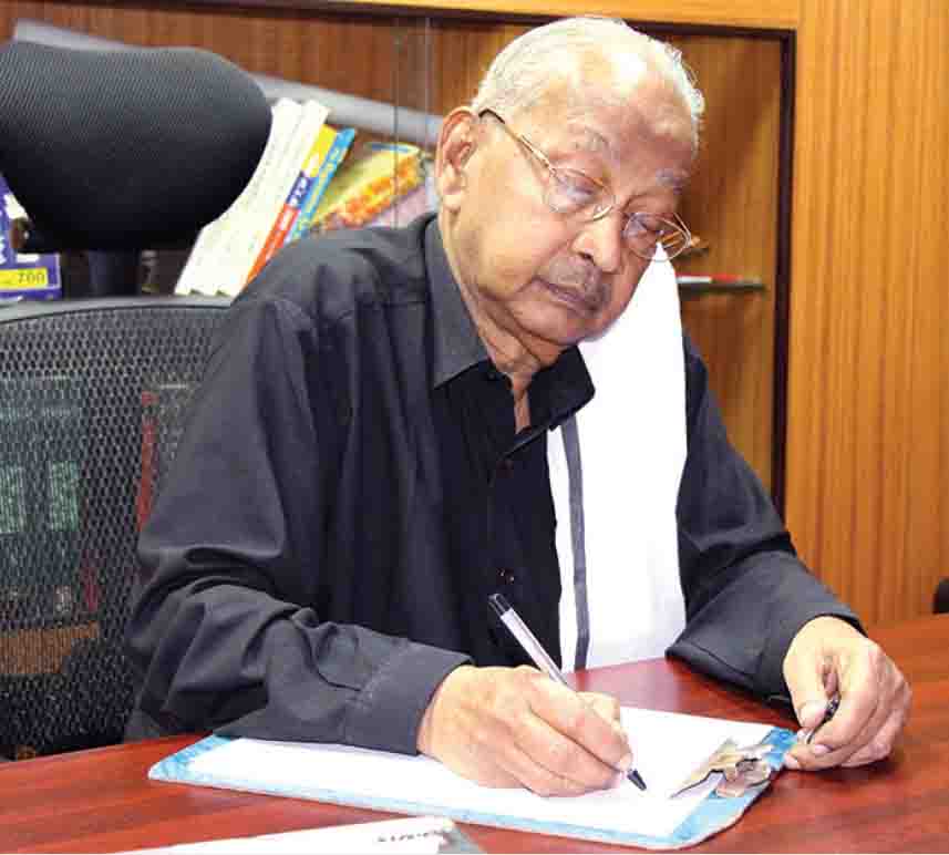 ஆசிரியர் விடையளிக்கிறார், ஞாயிறு மலர்