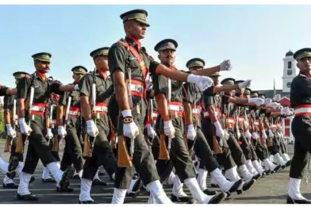 பிளஸ் 2 முடித்தால் ராணுவத்தில் பணி இளைஞர் அரங்கம்