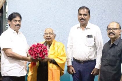 வீ.குமரேசன்