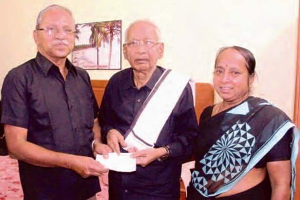 ஞாயிறு மலர்