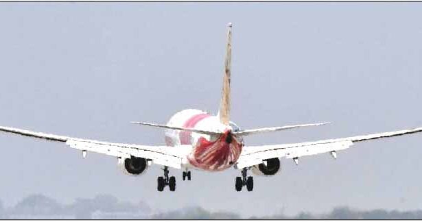 கோவையைச் சேர்ந்தவர் கோவையிலிருந்து – அபுதாபிக்கு முதல் விமானத்தை இயக்கினார் தமிழ்நாடு