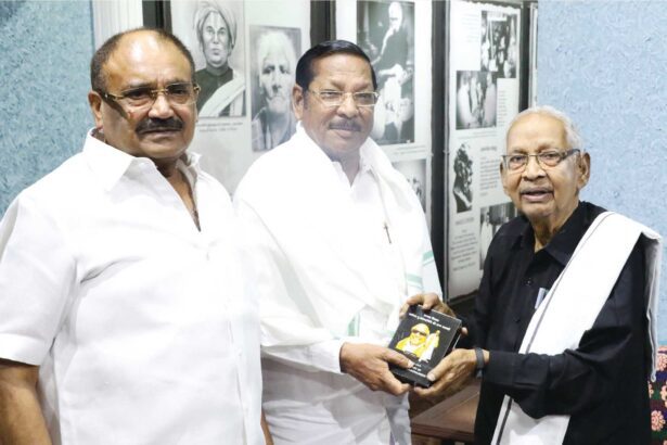 கலைஞர் நூற்றாண்டு நினைவு நாணயம் தமிழர் தலைவரிடம் வழங்கப்பட்டது தமிழ்நாடு