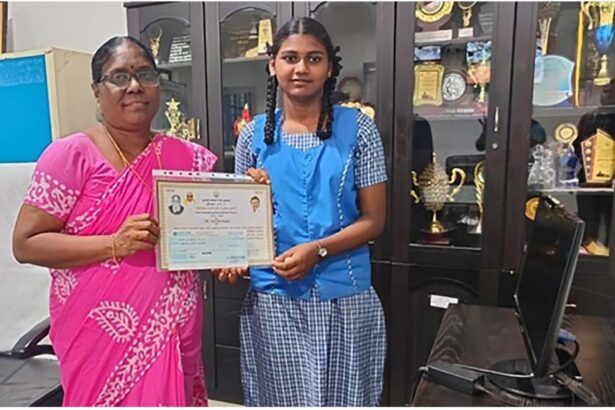 மாவட்ட அளவிலான பேச்சுப் போட்டியில் ஜெயங்கொண்டம் பெரியார் பள்ளி மாணவி வெற்றிவாகை தமிழ்நாடு