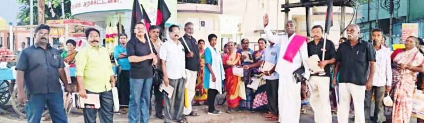 தமிழர்களின் பண்டிகையா தீபாவளி? காஞ்சிபுரத்தில் விழிப்புணர்வு துண்டறிக்கை பொதுமக்களுக்கு வழங்கப்பட்டது திராவிடர் கழகம்