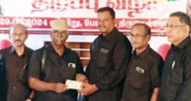 பெரியார் உலகத்திற்கு ரூ.10,000 வழங்கினார் நன்கொடை