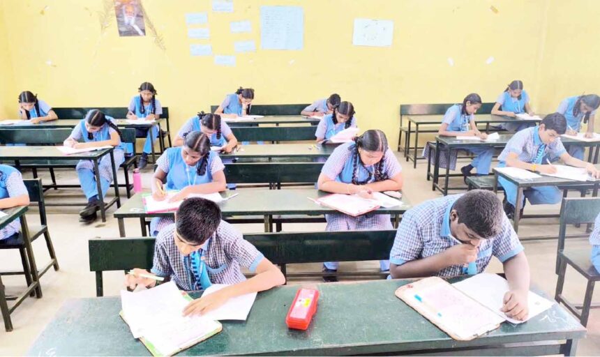 பெரியார் நூற்றாண்டு நினைவு மெட்ரிக் மேல்நிலைப் பள்ளியில் மாணவர்களின் ஆராய்ச்சித் திறன் மேம்பாடு மற்றும் அஞ்சல் தலை சேகரிப்பு சார்ந்த வினாடி-வினா தமிழ்நாடு