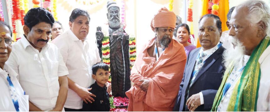 மதுரை, உலகத் தமிழ்ச் சங்கத் தமிழ்க் காட்சிக்கூட வளாகத்தில் விஜிபி உலகத் தமிழ்ச் சங்கத்தின் 170ஆம் திருவள்ளுவர் சிலை திறப்பு தமிழ்நாடு