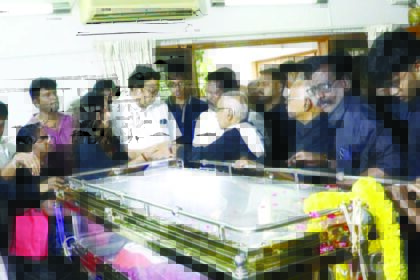 ஆசிரியர்