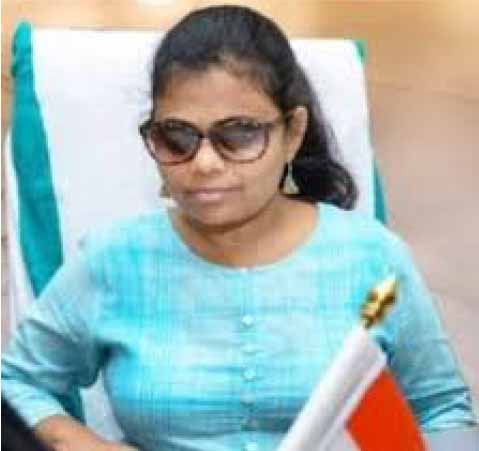 பார்வையில்லை.. ஆனால் மன உறுதியால் மாவட்ட ஆட்சியர் இந்தியா