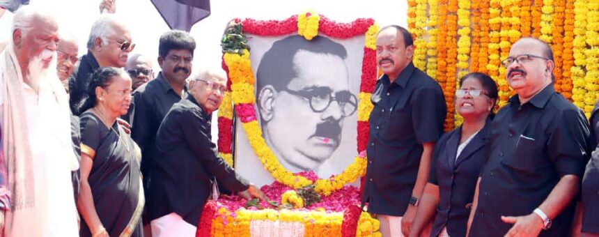 புரட்சிக்கவிஞர் பாரதிதாசன் பிறந்த நாள் சிலைக்கு தமிழர் தலைவர் மாலை அணிவித்து மரியாதை தமிழ்நாடு