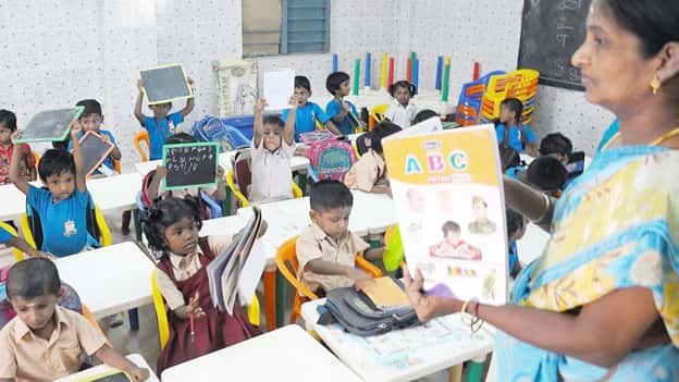 தனியார் பள்ளிகளில் இலவச மாணவர் சேர்க்கை அடுத்த வாரம் தொடக்கம் - வலைத்தளம் மூலம் விண்ணப்பிக்கலாம் தமிழ்நாடு