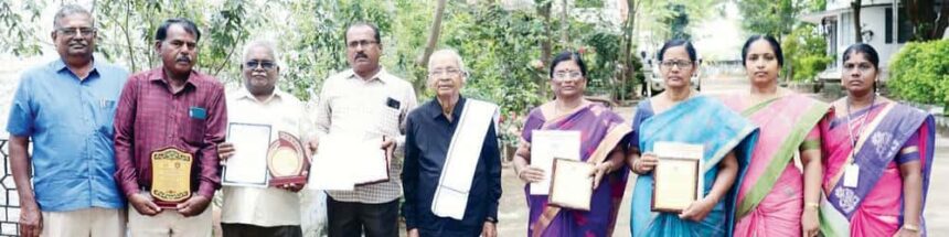 விருதுகளைப் பெற்ற பெரியார் பாலிடெக்னிக் பேராசிரியர்களுக்கு நிறுவனத் தலைவர் பாராட்டு பெரியார் கல்வி நிறுவனங்கள்
