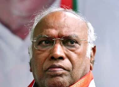 வெளிநாடு பயணம்