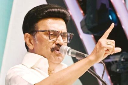 சிறையில் அடைத்தனர்