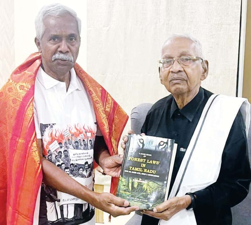 வீரமணி 69ஆவது பிறந்த நாளையொட்டி தமிழர் தலைவர் பயனாடை அணிவித்து வாழ்த்துகளை தெரிவித்தார். திராவிடர் கழகம்