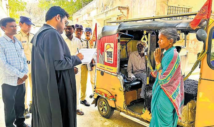 கட்டுரை, ஞாயிறு மலர்