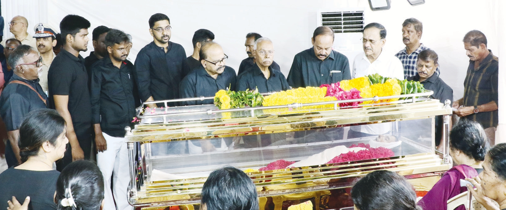 ஞாயிறு மலர்