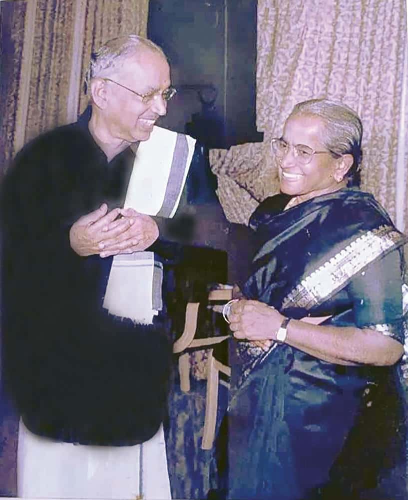 கட்டுரை, ஞாயிறு மலர்