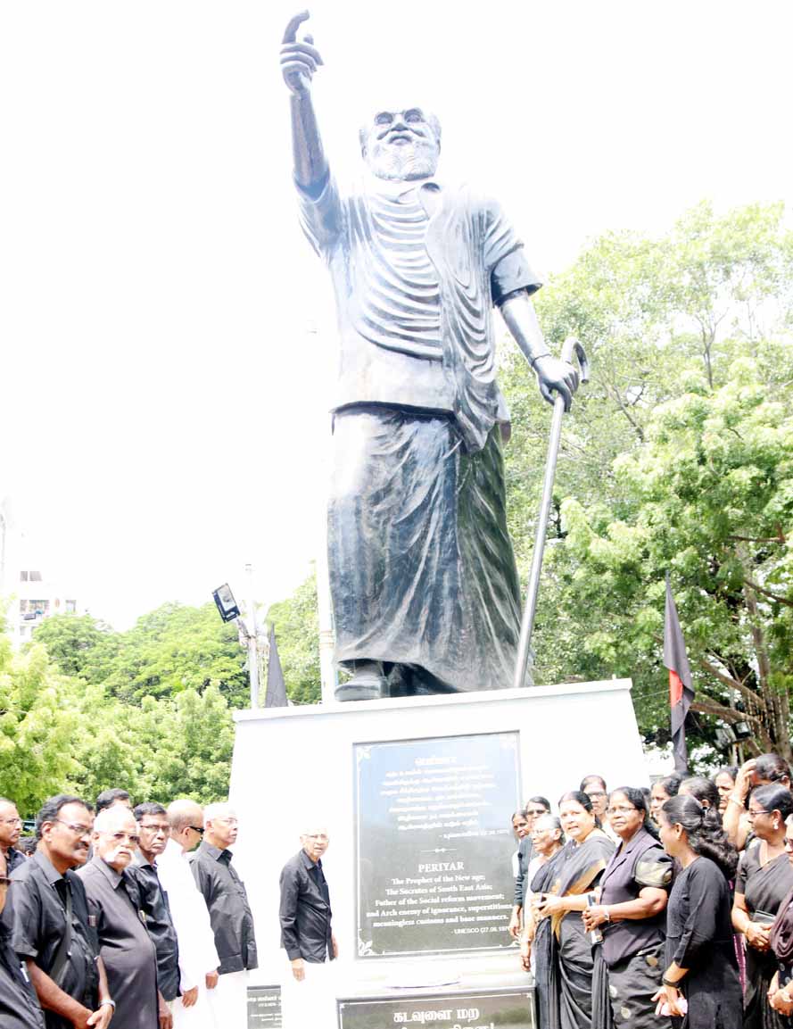 சிலைக்கு மாலை அணிவிப்பு - நினைவிடத்தில் தமிழர் தலைவர் தலைமையில் உறுதிமொழி ஏற்பு பல்வேறு அமைப்பினர் மாலை வைத்து மரியாதை திராவிடர் கழகம்