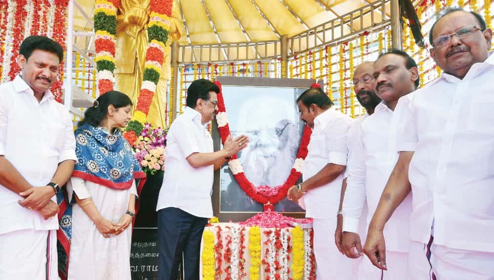 தந்தை பெரியார் படத்திற்கு முதலமைச்சர் மு.க. ஸ்டாலின் மரியாதை : சமூக நீதி நாள் உறுதிமொழி ஏற்பு தந்தை பெரியார்
