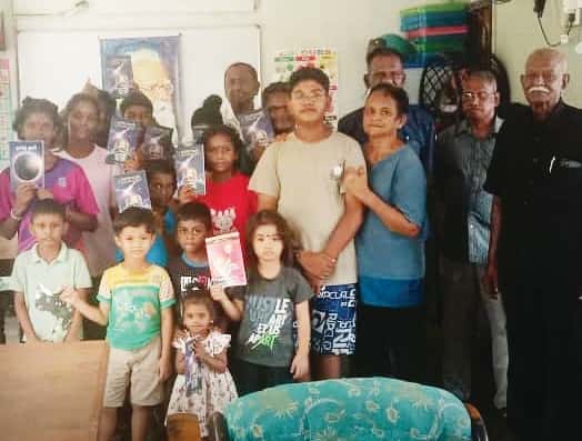 மலேசியாவில் (பந்திங்) பெரியார் பிறந்த நாள் விழா மாணவர்களுக்கு புத்தகம் வழங்கப்பட்டது திராவிடர் கழகம்