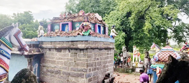 கடவுள்’ சக்தி (!) அவ்வளவுதான்! கோயில் கோபுரம் இடிந்து விழுந்து விபத்து தமிழ்நாடு