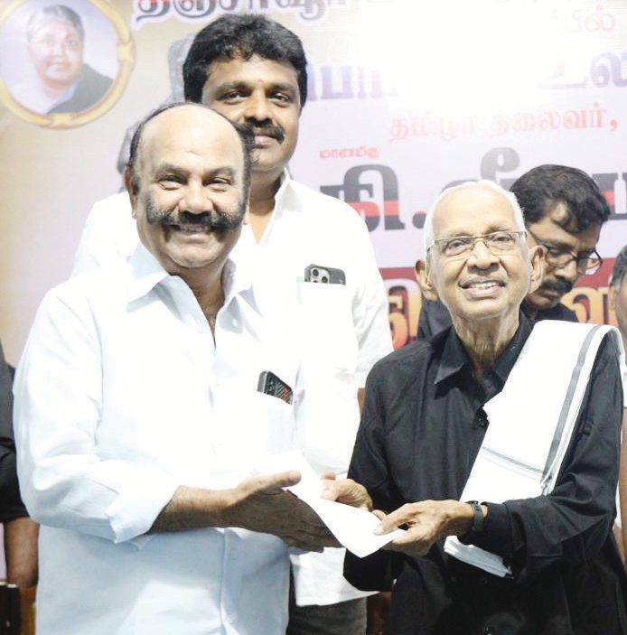 தஞ்சாவூர் மாநகர கழகம் சார்பில் நன்கொடை