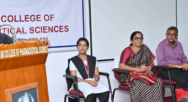 பெரியார் மருந்தியல் கல்லூரியில் பண்டிகைகளும் சுற்றுச்சூழல் மாசுபடுதலும் சிறப்புக் கருத்தரங்கம் சுற்றுச்சூழல்
