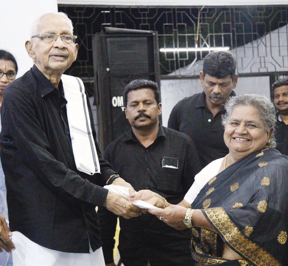 தஞ்சாவூர் மாநகர கழகம் சார்பில் நன்கொடை