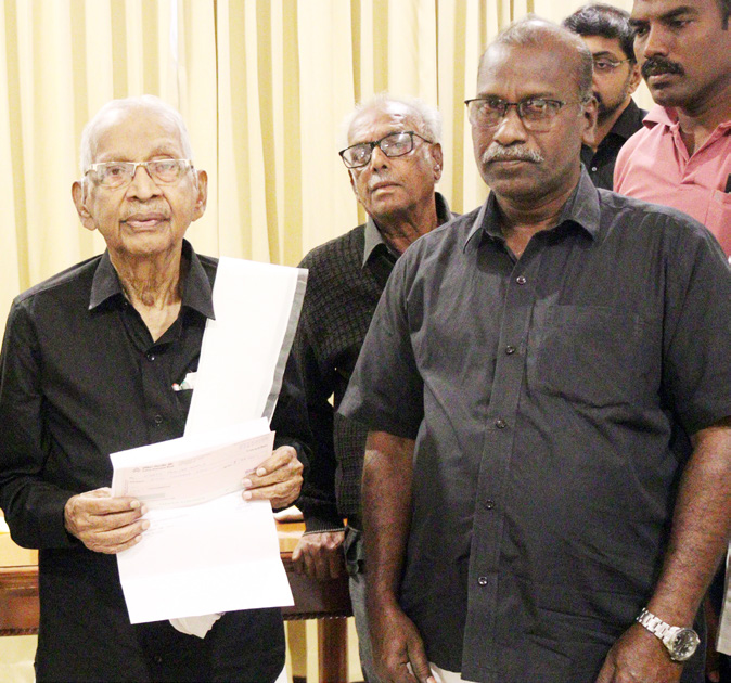 கும்பகோணத்தில் தொழிலதிபர்கள், கல்வியாளர்கள் பெரியார் உலகத்திற்கு நிதியை தமிழர் தலைவரிடம் வழங்கினர் (20.12.2025)