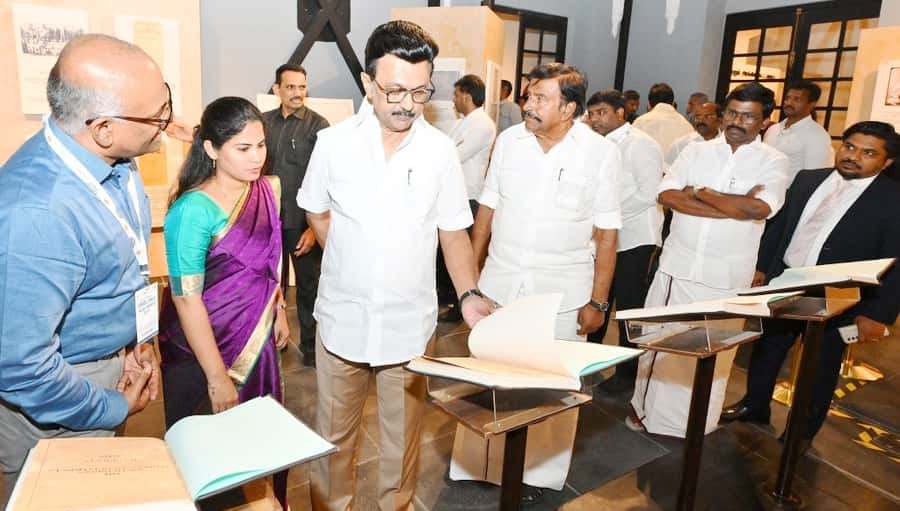 ஆசிரியர் விடையளிக்கிறார், ஞாயிறு மலர்