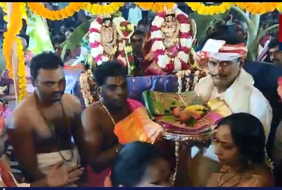 ஆசிரியர் விடையளிக்கிறார், ஞாயிறு மலர்