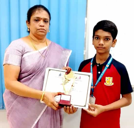 மாவட்ட அளவிலான சதுரங்கப் போட்டி: மாணவர் மூன்றாம் இடம் பிடித்து சாதனை!