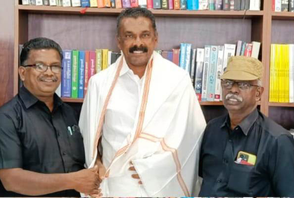 தி.மு.க. சட்டமன்ற உறுப்பினர்களை சந்தித்து தென்காசி மாவட்டக் கழகத்தின் சார்பில் தோழர்கள் பயனாடை திராவிடர் கழகம்