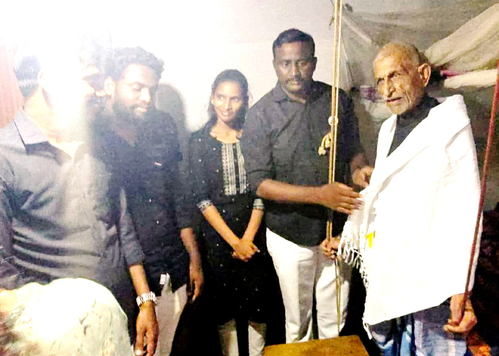 கட்டுரை, ஞாயிறு மலர்