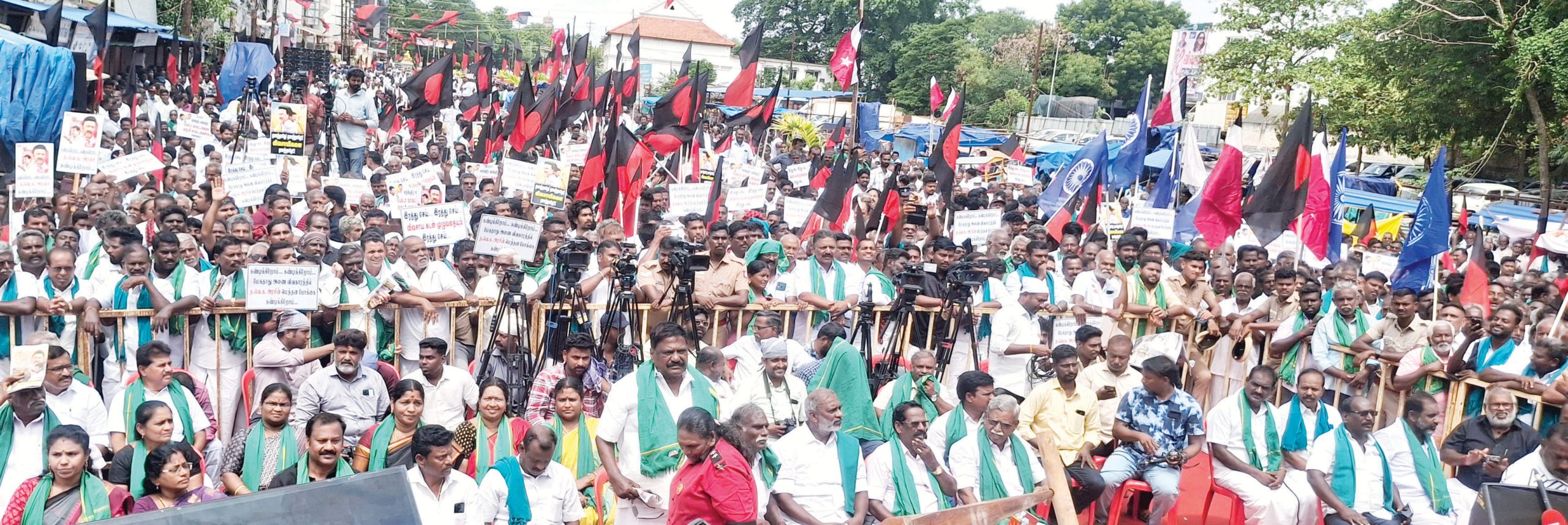 டெல்டா விவசாயிகளுக்கு நிவாரணம் கோரி – த.வெ.க. அரசைக் கண்டித்து தி.மு.க. இளைஞரணி செயலாளர், எதிர்க்கட்சித் தலைவர் உதயநிதி ஸ்டாலின் தலைமையில் ஆர்ப்பாட்டம்! திராவிடர் கழகத் தோழர்கள் பெருமளவில் பங்கேற்பு தமிழ்நாடு