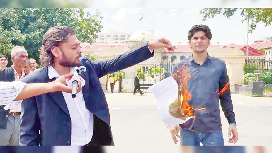 ஆசிரியர் விடையளிக்கிறார் ஆசிரியர் விடையளிக்கிறார், ஞாயிறு மலர்