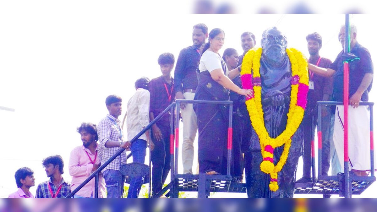 பெரியார் கல்வி நிறுவனங்களில்